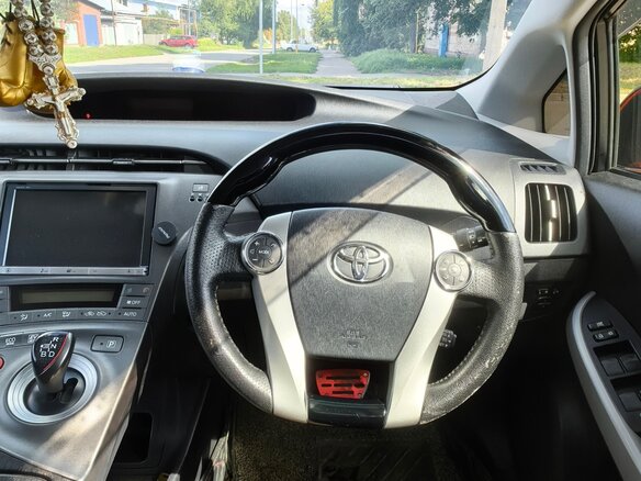2012 Toyota Prius III Рестайлинг (XW30), красный, 1415000 рублей - вид 8