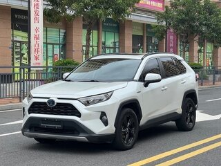 2021 Toyota RAV4 V (XA50), белый, 1993000 рублей, вид 1