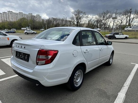 2026 Lada (ВАЗ) Granta I Рестайлинг, белый, 987000 рублей - вид 3