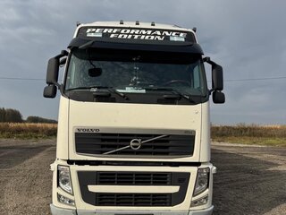 2013 Volvo FH, белый, 3800000 рублей, вид 1