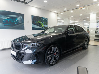 2026 BMW 5 серии 540d xDrive VIII (G60/G61/G68), чёрный, 14350000 рублей, вид 1