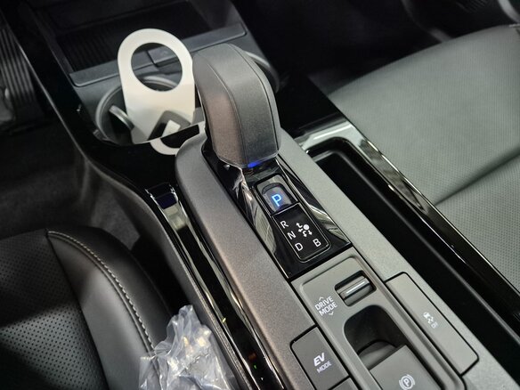 2025 Toyota Prius V (XW60), серый, 3769099 рублей - вид 9