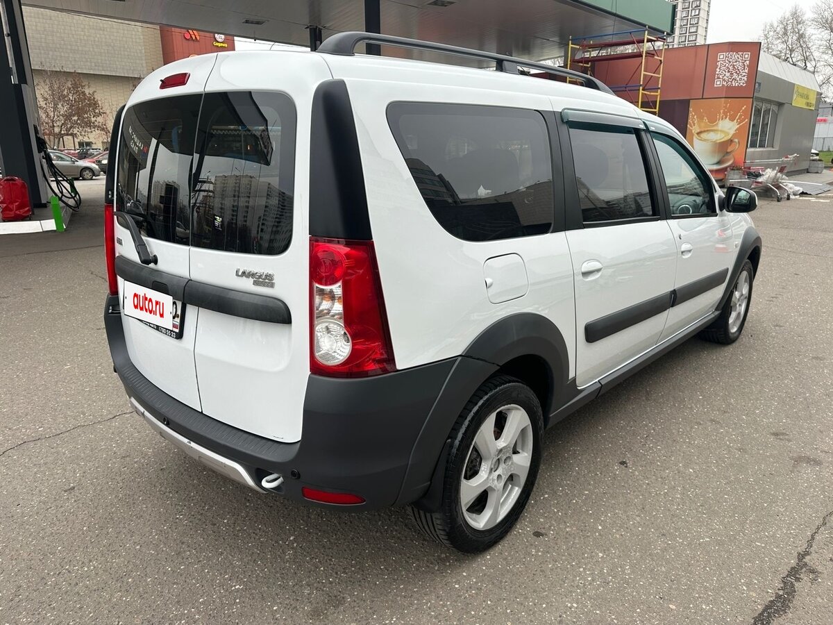 Ларгус Кросс сзади