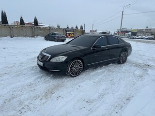 2006 Mercedes-Benz S-Класс 550 Long V (W221), чёрный, 1150000 рублей, вид 1