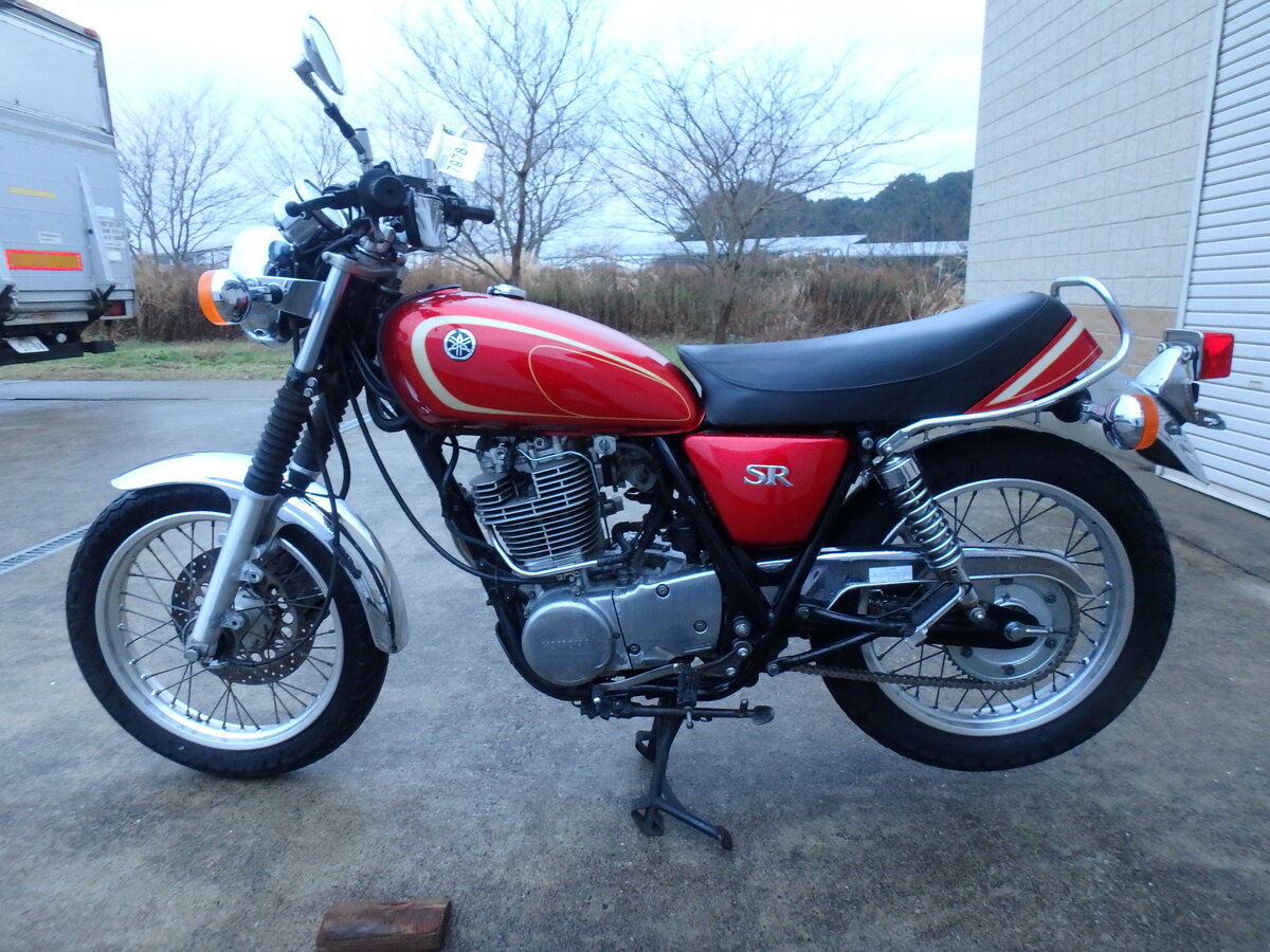 Yamaha SR400