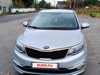 2017 Kia Rio III Рестайлинг, серебристый, 1015000 рублей, вид 1