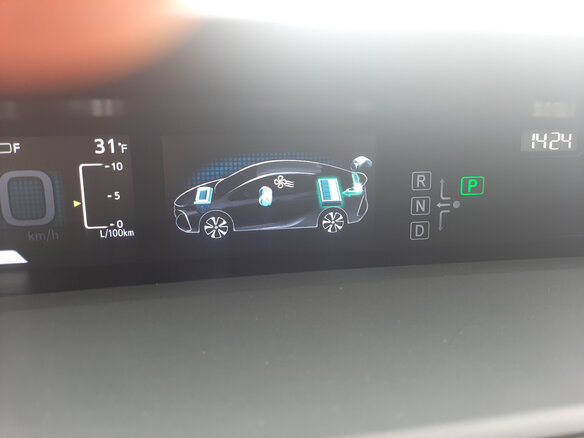 2019 Toyota Prius PHV ZVW52 Prime IV (XW50), белый, 2000000 рублей - вид 16