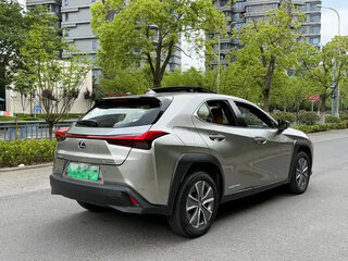 2023 Lexus UX 300e I, серебристый, 1900000 рублей, вид 4