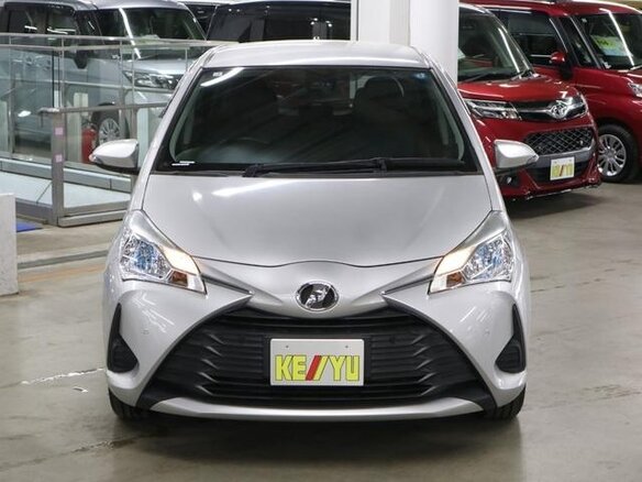 2020 Toyota Vitz III (XP130) Рестайлинг 2, серый, 770000 рублей - вид 1