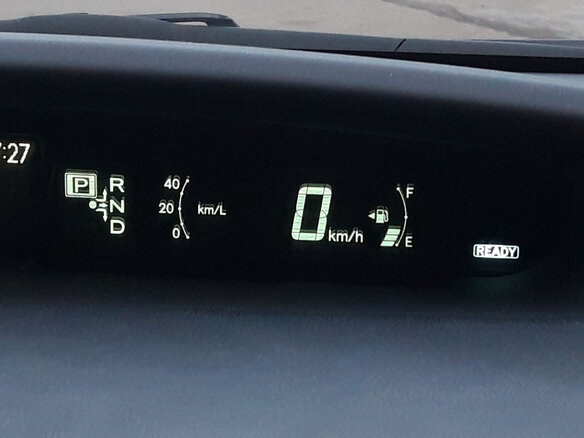 2011 Toyota Prius III (XW30), серебристый, 1299000 рублей - вид 24