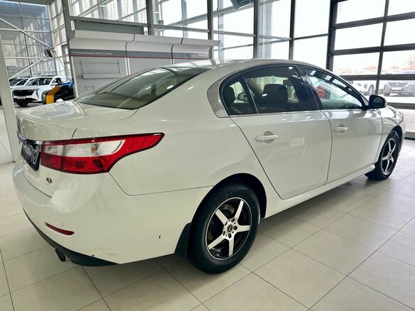 2010 Renault Latitude I, белый, 899900 рублей - вид 5