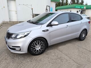 2017 Kia Rio III Рестайлинг, серебристый, 1240000 рублей, вид 1