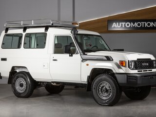 2025 Toyota Land Cruiser 78 70 Series Рестайлинг 2, белый, 9900000 рублей, вид 1