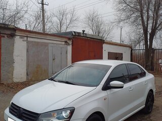 2016 Volkswagen Polo V Рестайлинг, белый, 840000 рублей, вид 1