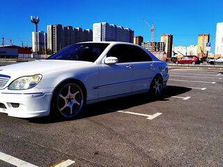 2001 Mercedes-Benz S-Класс 500 Long IV (W220), белый, 4500000 рублей, вид 1