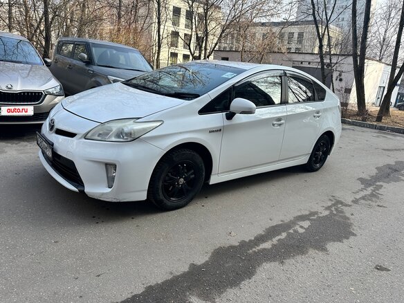2012 Toyota Prius III Рестайлинг (XW30), белый, 920000 рублей