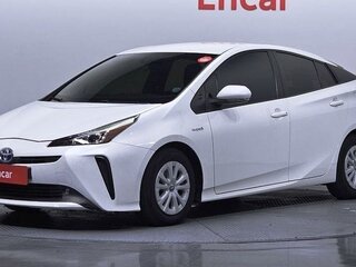 2019 Toyota Prius IV Рестайлинг (XW50), белый, 1910000 рублей, вид 1