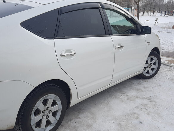 2009 Toyota Prius II Рестайлинг (XW20), белый, 730000 рублей - вид 2