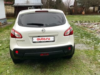 2013 Nissan Qashqai I Рестайлинг, белый, 1100000 рублей, вид 1
