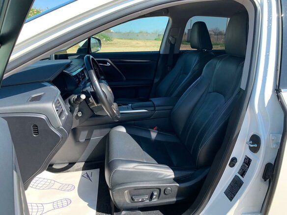 2020 Lexus RX 300 IV Рестайлинг, белый, 4450000 рублей - вид 9