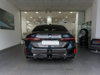 2026 BMW 5 серии 540d xDrive VIII (G60/G61/G68), чёрный, 14200000 рублей, вид 5