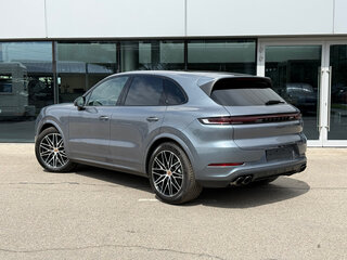 2026 Porsche Cayenne III Рестайлинг, серый, 17590000 рублей, вид 4