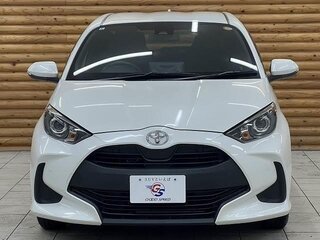 2022 Toyota Yaris IV, белый, 880111 рублей, вид 1