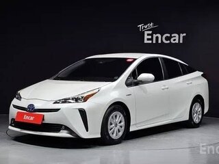 2022 Toyota Prius IV Рестайлинг (XW50), белый, 1890000 рублей, вид 1