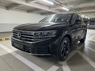 2025 Volkswagen Touareg III Рестайлинг, чёрный, 12990000 рублей, вид 1