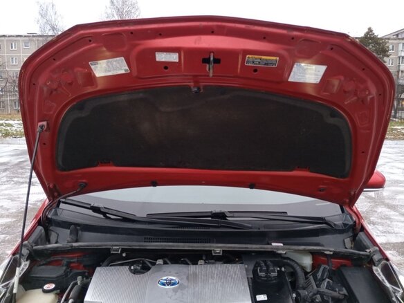 2019 Toyota Prius IV Рестайлинг (XW50), пурпурный, 2500000 рублей - вид 11