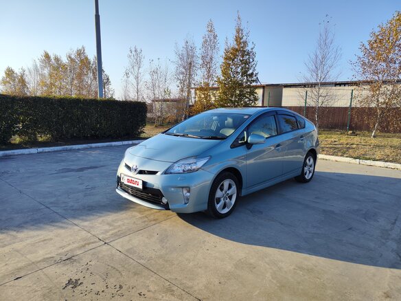2013 Toyota Prius III Рестайлинг (XW30), голубой, 1050000 рублей