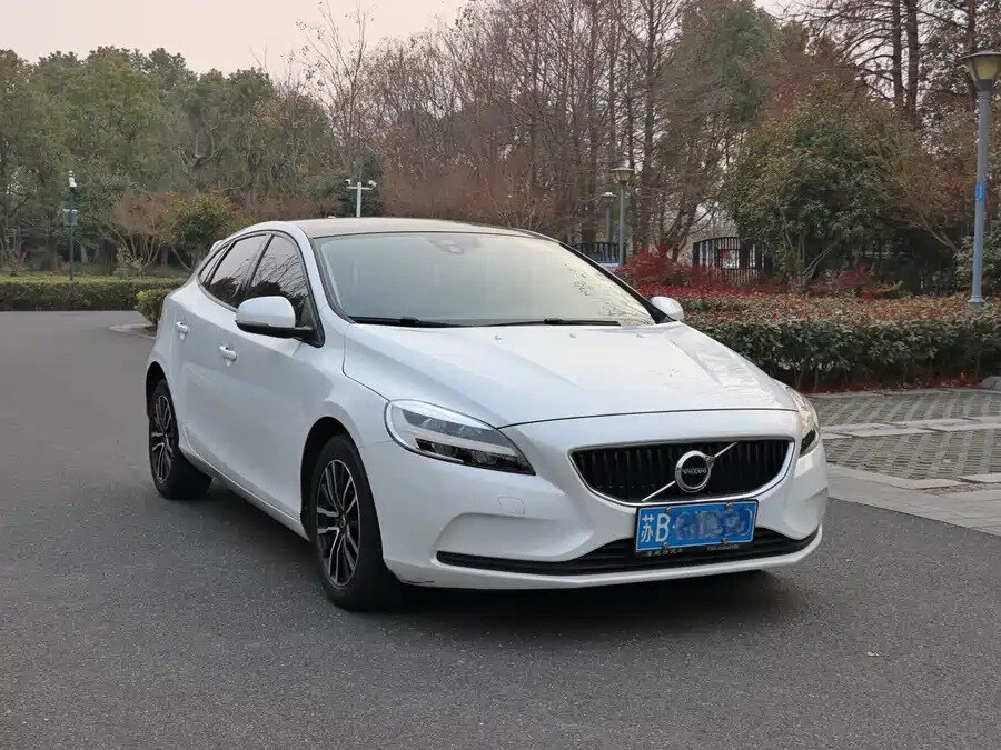Volvo V40 II Рестайлинг