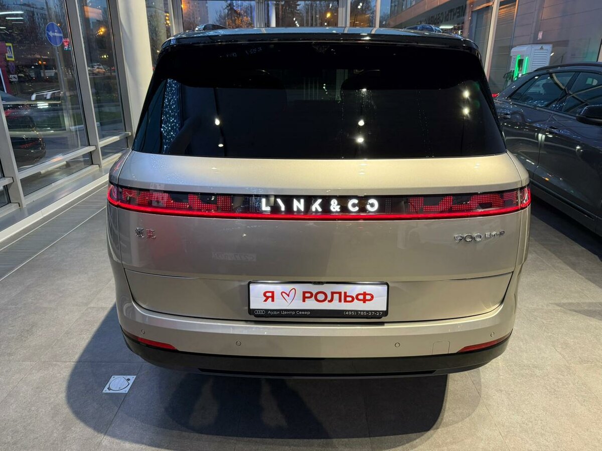 Lynk & Co 900