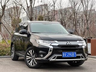 2022 Mitsubishi Outlander III Рестайлинг 3, чёрный, 1800000 рублей, вид 1