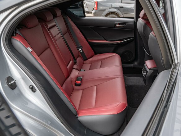 2021 Lexus IS 300 III Рестайлинг 2, серый, 4570000 рублей - вид 9