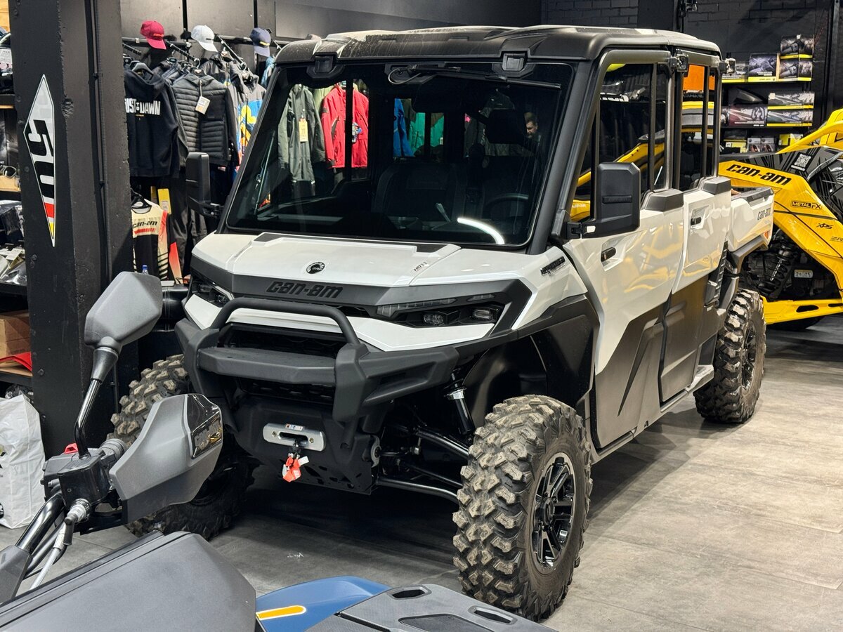 BRP Can-Am Defender Max