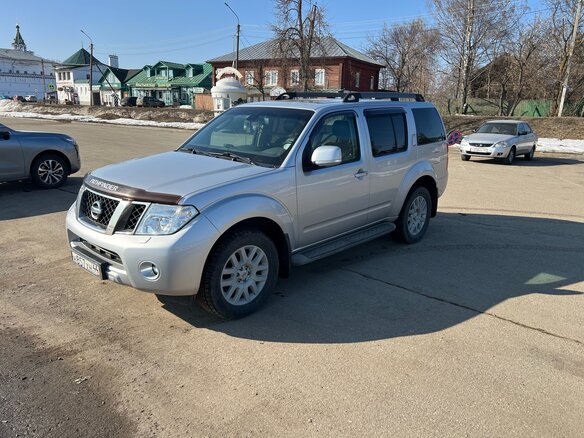 2012 Nissan Pathfinder III Рестайлинг, серебристый, 1680000 рублей - вид 1