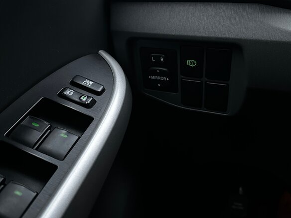 2009 Toyota Prius III (XW30), синий, 1300000 рублей - вид 18