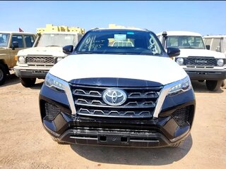 2025 Toyota Fortuner II Рестайлинг, чёрный, 4843780 рублей, вид 1
