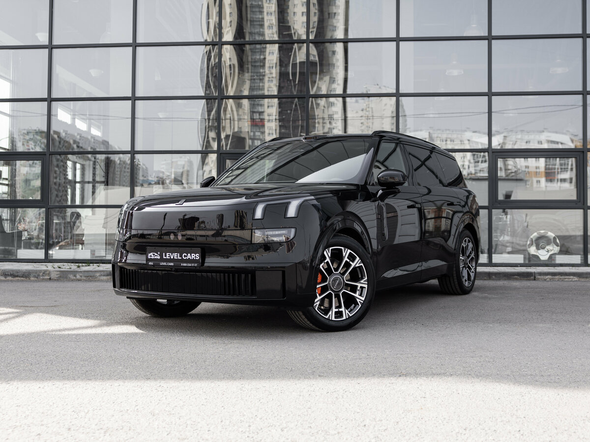 Lynk & Co 900