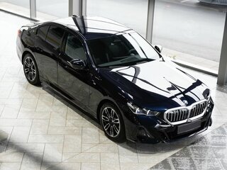 2025 BMW 5 серии 520i VIII (G60/G61/G68), чёрный, 6520000 рублей, вид 1
