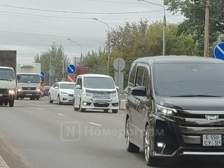 2018 Toyota Noah III (R80) Рестайлинг, чёрный, 2700000 рублей, вид 4