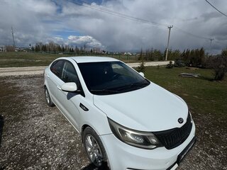 2017 Kia Rio III Рестайлинг, белый, 840000 рублей, вид 1