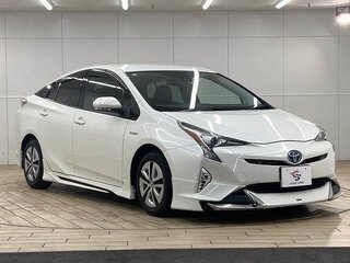 2016 Toyota Prius IV (XW50), белый, 1350111 рублей, вид 1