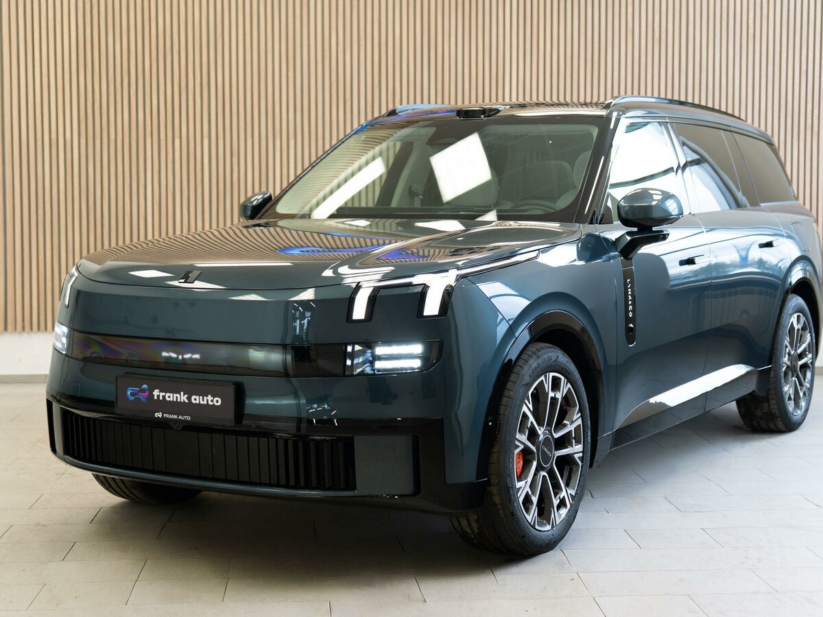 Lynk & Co 900