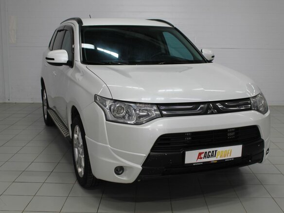 2014 Mitsubishi Outlander III, белый, 1480000 рублей - вид 2