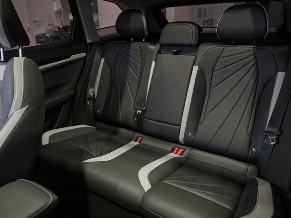 2025 Geely Atlas II, чёрный, 3760990 рублей - вид 26