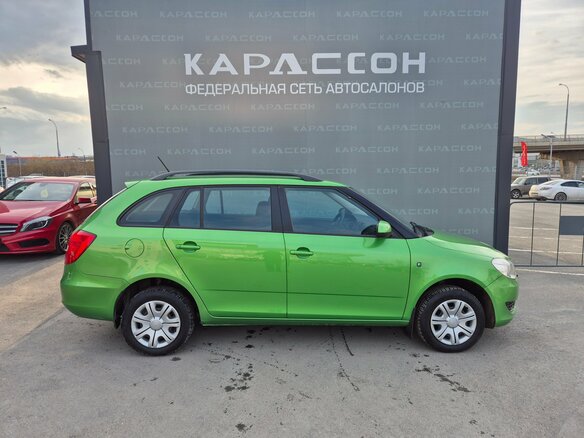 2011 Skoda Fabia II Рестайлинг, зелёный, 570000 рублей - вид 3