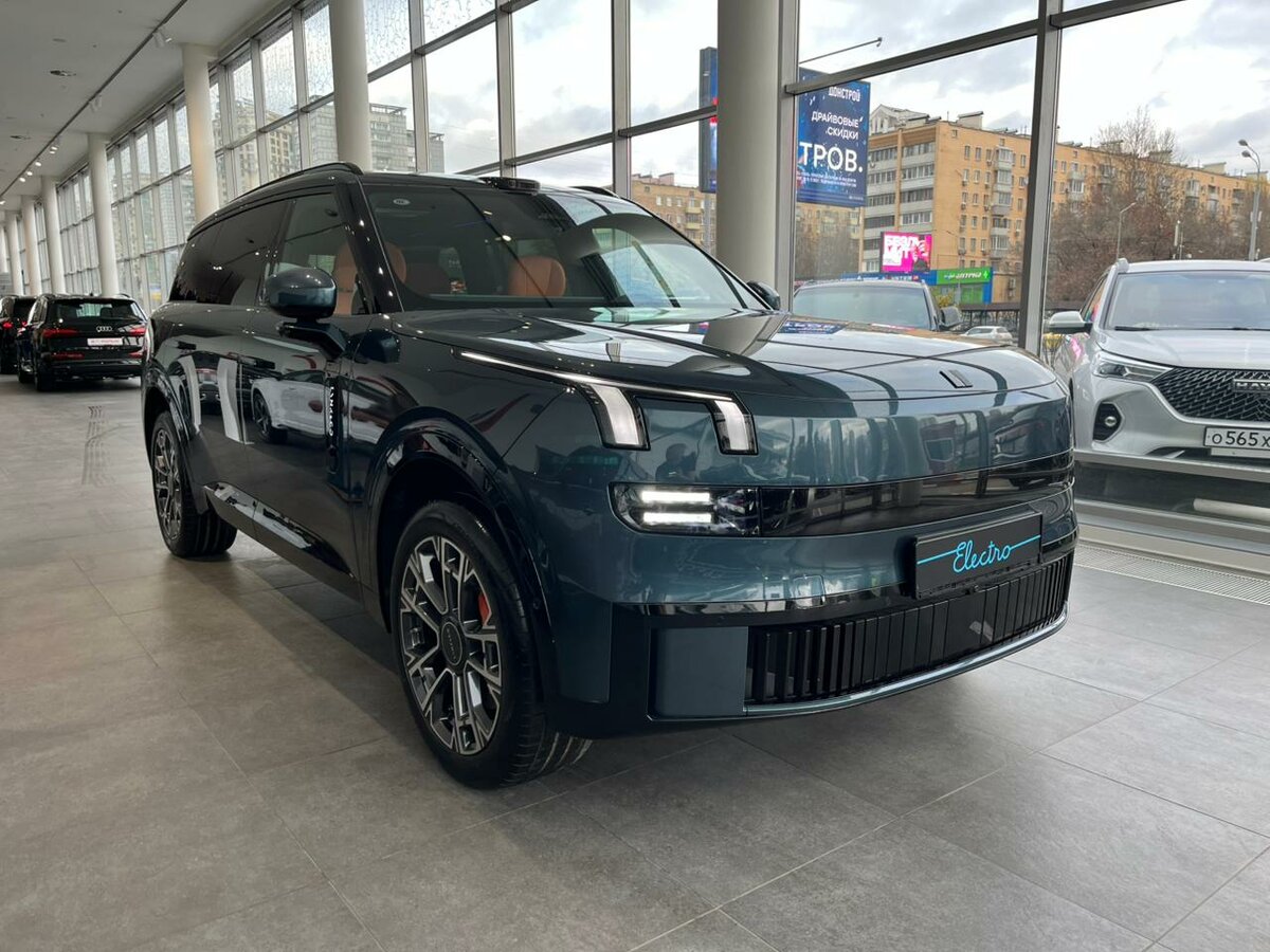 Lynk & Co 900
