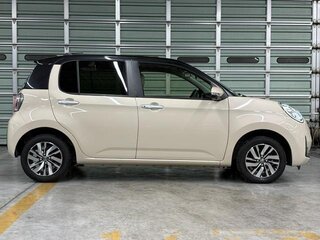 2023 Toyota Passo III Рестайлинг, бежевый, 709000 рублей, вид 3